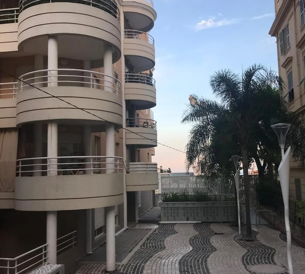Debussy One Bedroom Apartment With A Balcony Beausoleil Francia